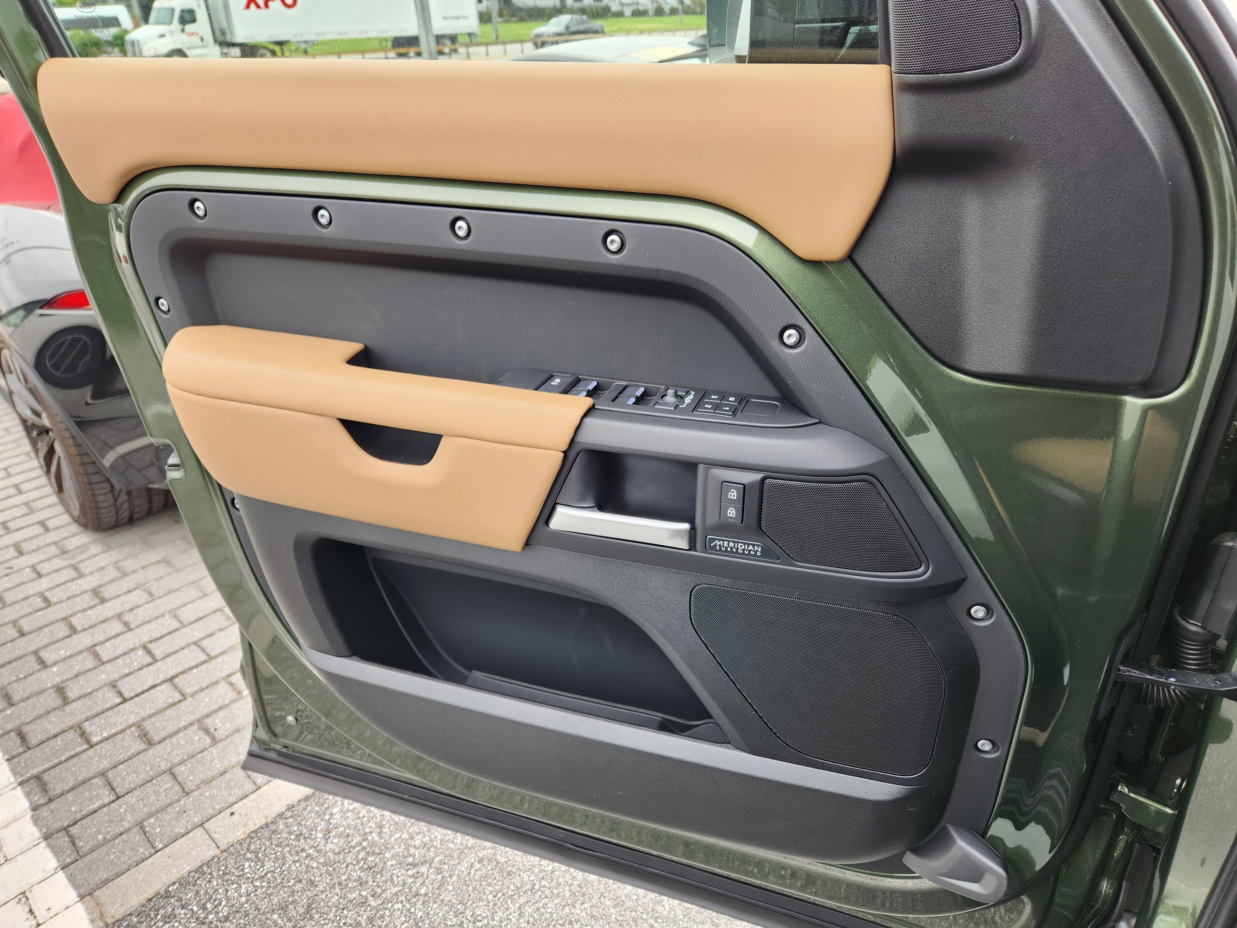 New 2026 Woolstone Green LAND ROVER X-Dynamic SE image 16