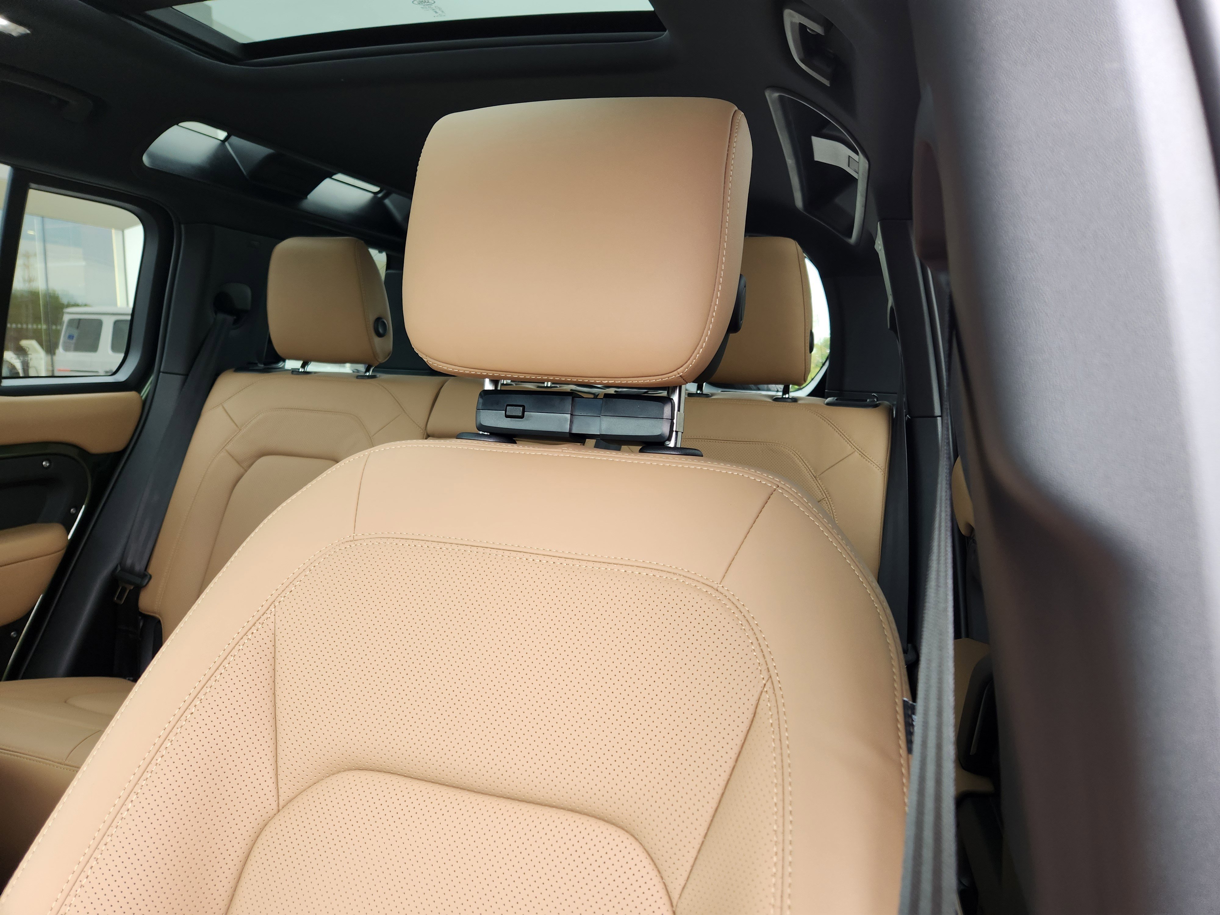 New 2026 Woolstone Green LAND ROVER X-Dynamic SE image 9