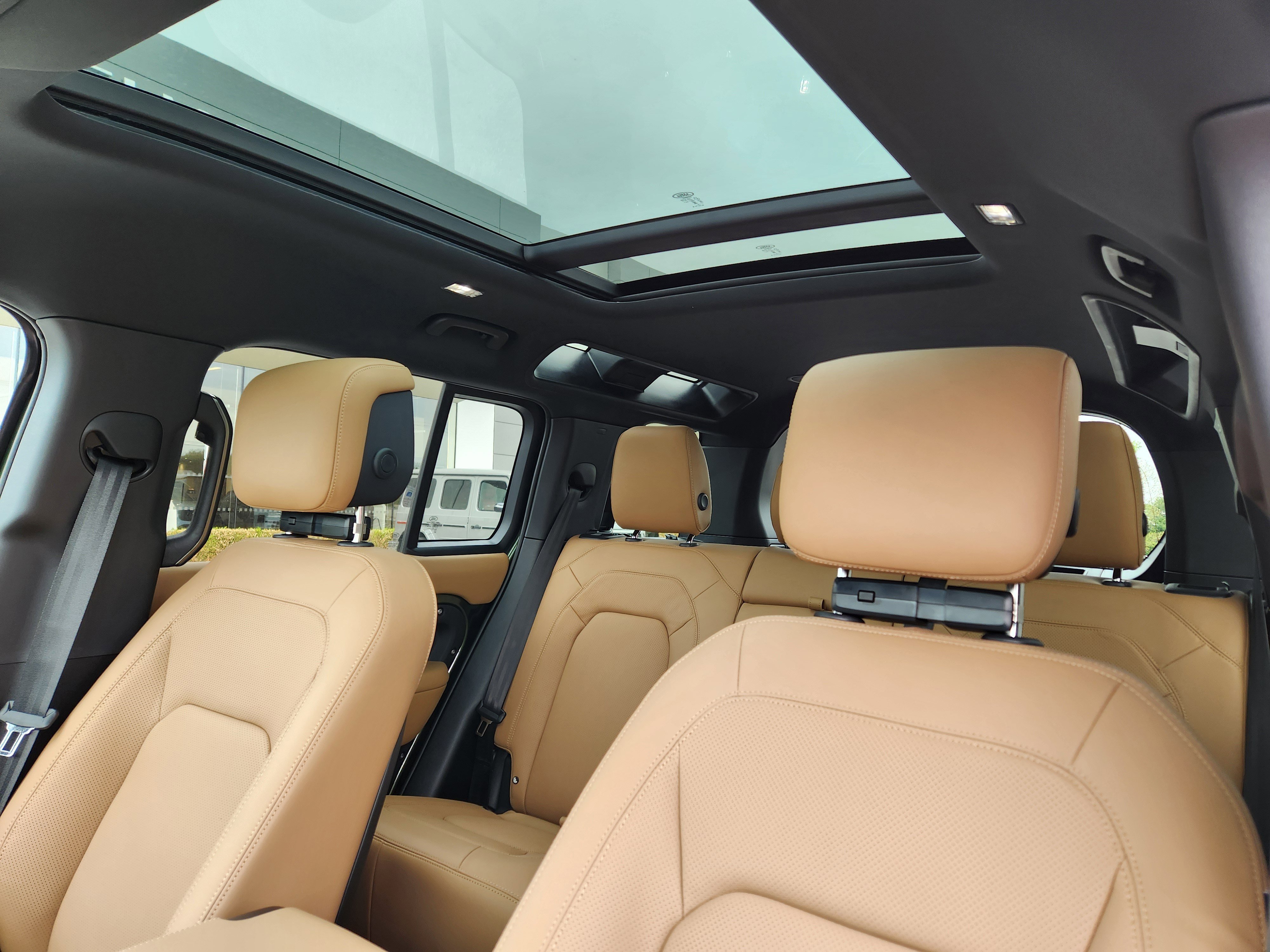 New 2026 Woolstone Green LAND ROVER X-Dynamic SE image 10