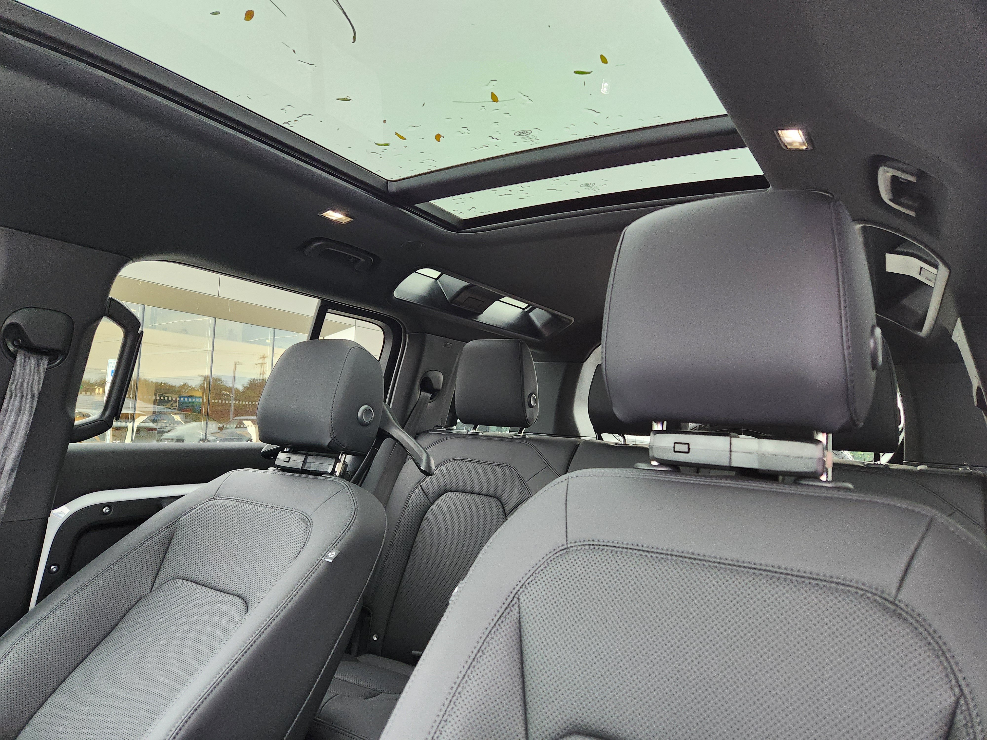 New 2026 Fuji White LAND ROVER S image 10