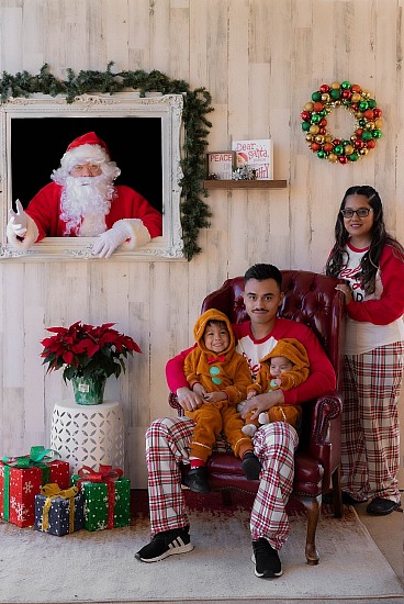 Mari Campos Christmas 25