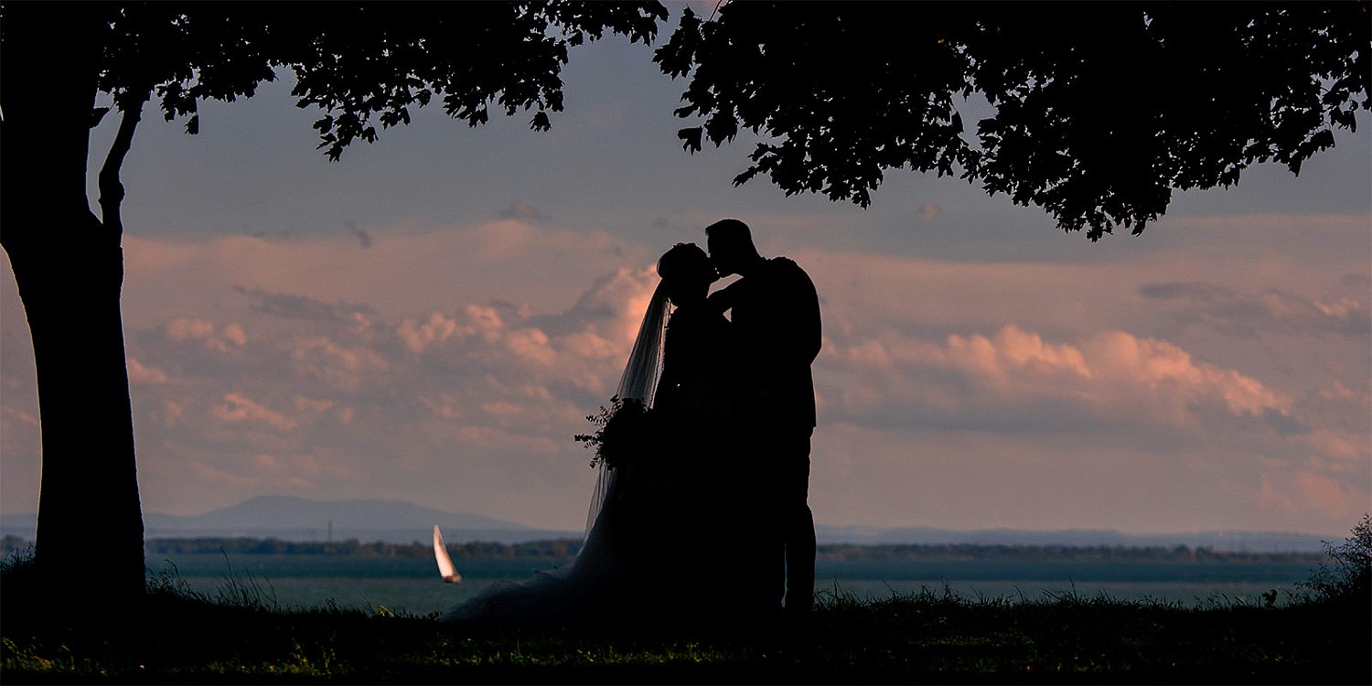 Photographe de mariage Montréal - couple au coucher du soleil