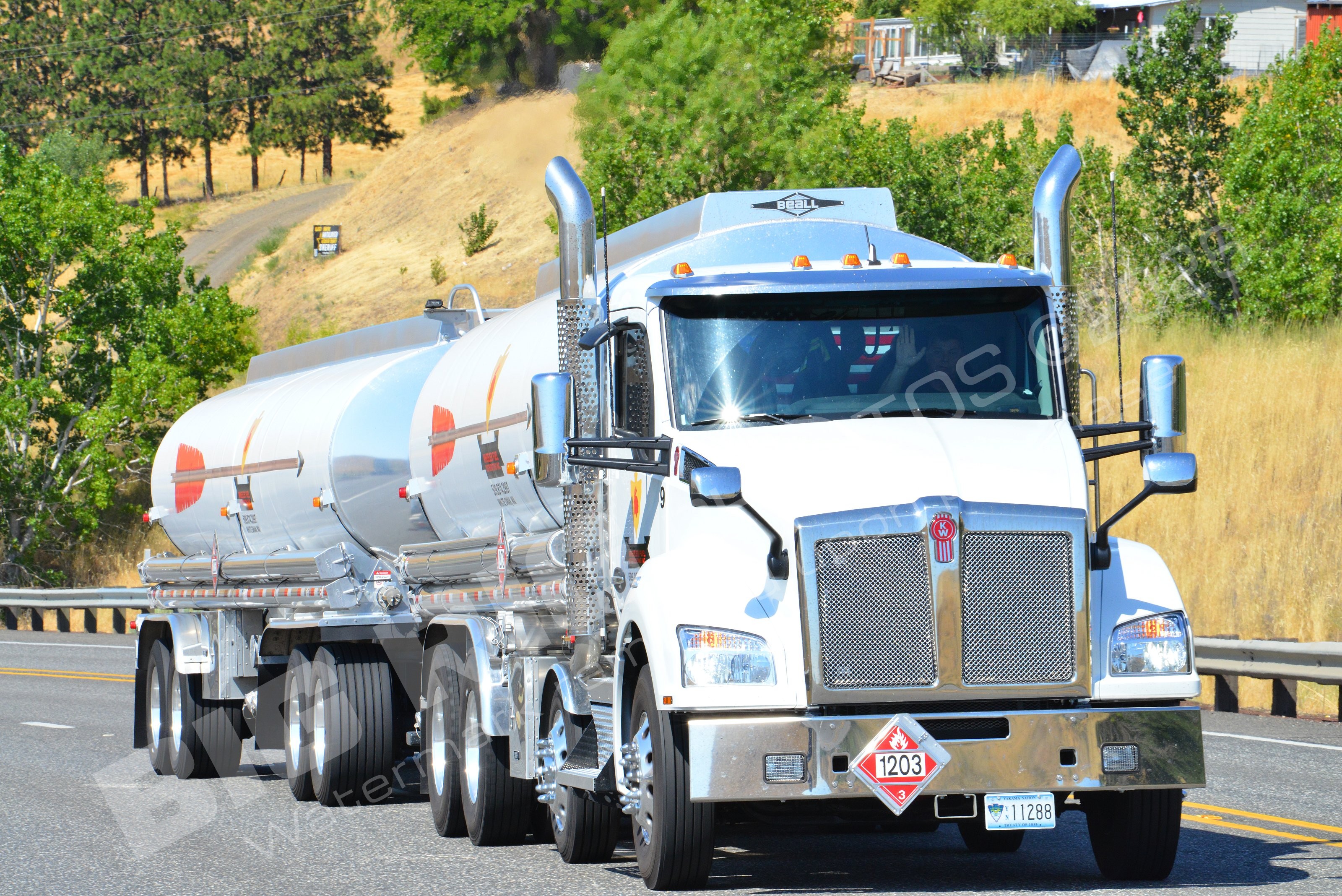 11288, Kenworth, Mary Hill Grade, Oregon, Tanker, US97, Wheeler Fuel, white
