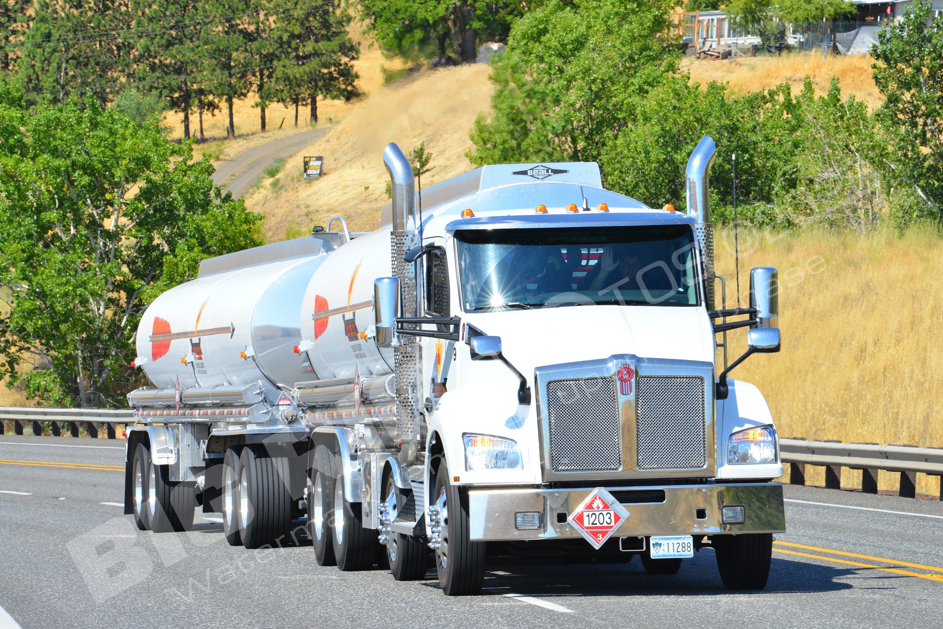 11288, Kenworth, Mary Hill Grade, Oregon, Tanker, US97, Wheeler Fuel, white