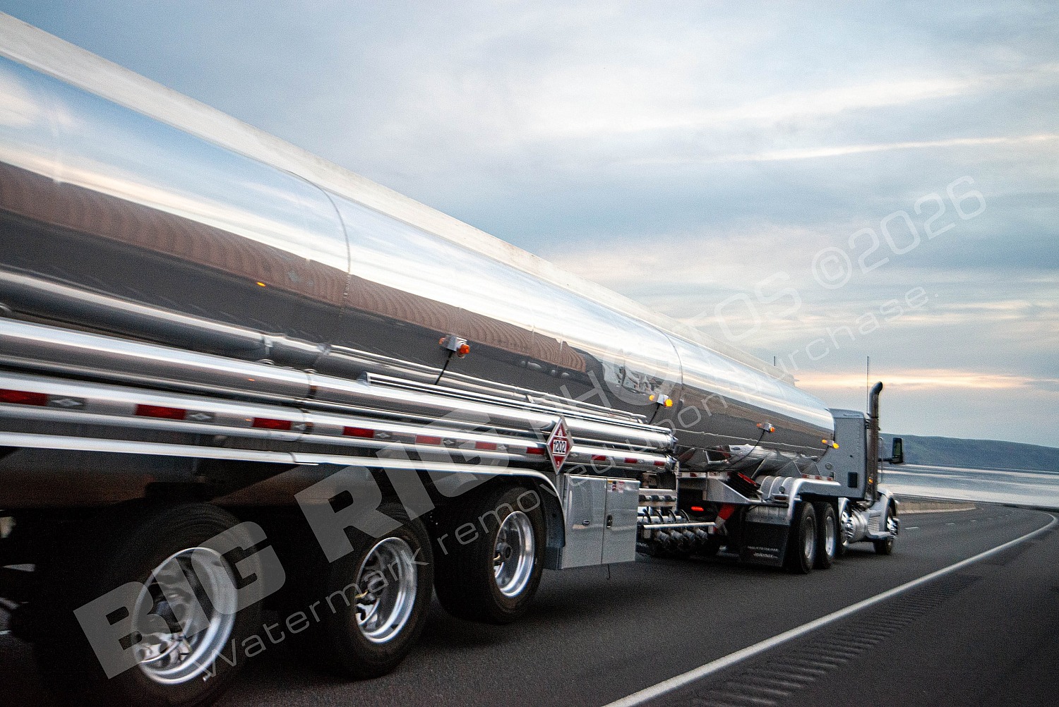 80, Arlington, Arlington OR, Columbbia Gorge, HazMat, Hwy84, I84, KofR, Oregon, Space Age Fuel, Tanker, Truck Number 80, Trucking Photo, YAKP032, chrome, day, i-84, shiny, silver