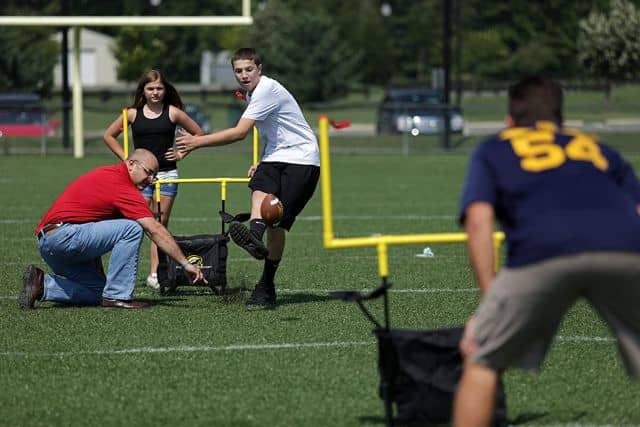 Play QB54 Outdoor Football Set
