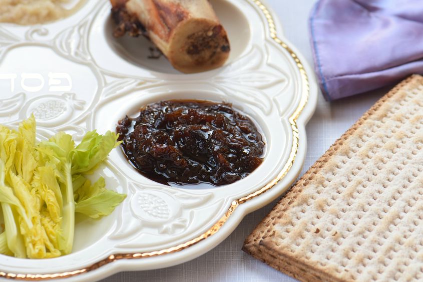 passover-seder-plate-matzo-yarmulke passover-seder-plate-matzo-yarmulke