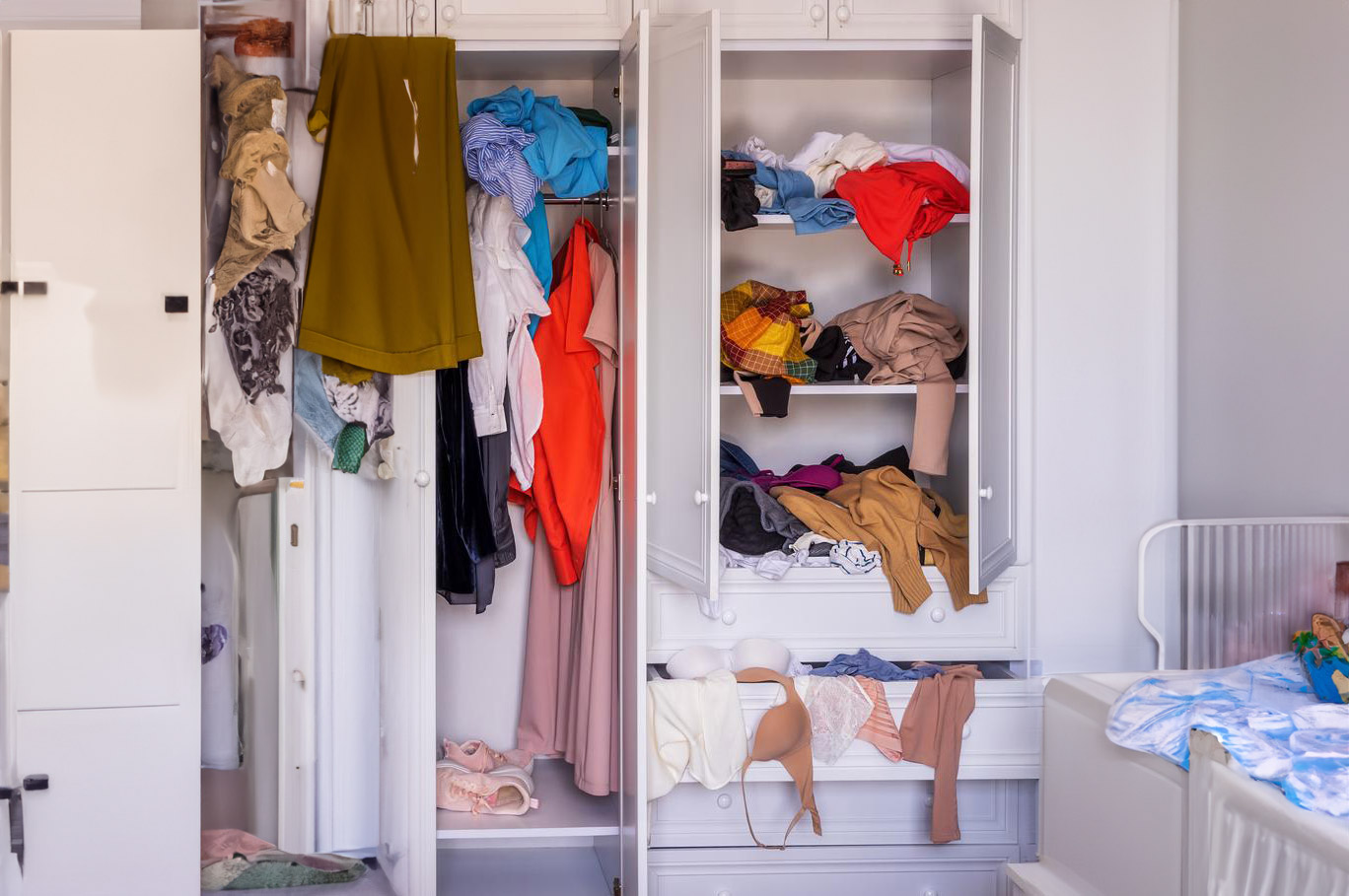 Messy Closet to be organized