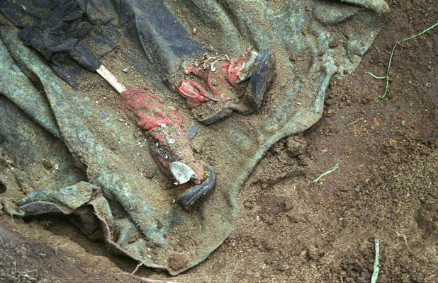 LauraA_FeetInGrave400.gif LauraA_FeetInGrave400.gif