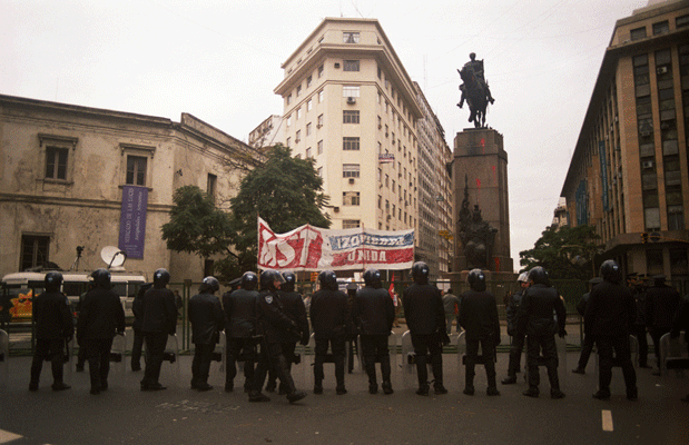 Lucia_PoliceLineB400.gif Lucia_PoliceLineB400.gif