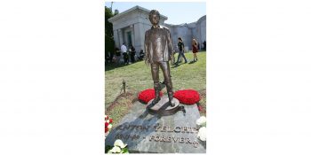 Estátua Anton Yelchin