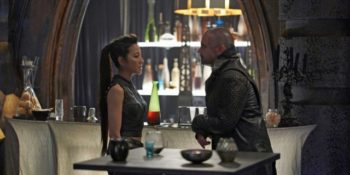 Michelle Yeoh como Philippa Georgiou; Alan Van Sprang como Leland