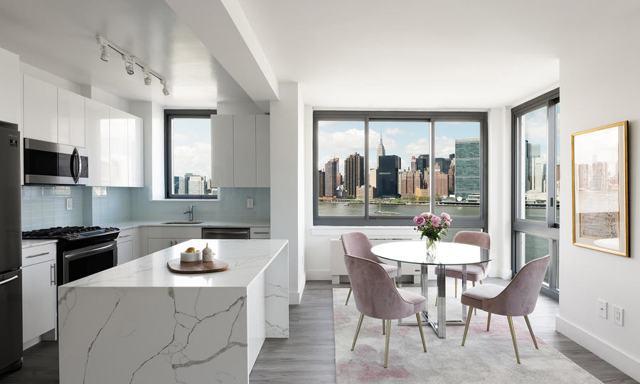  4720 Center Boulevard