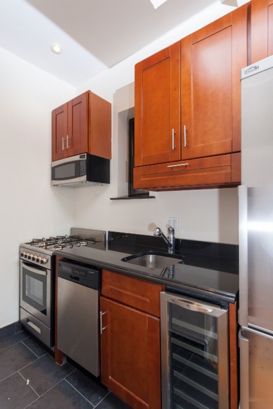  230 East 32nd Street