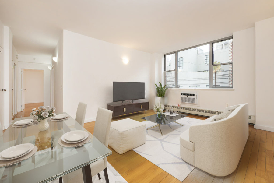 Manhattan Court 444 Manhattan Avenue