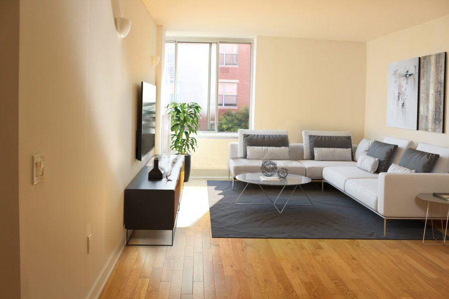 Susan's Court 454 Manhattan Avenue