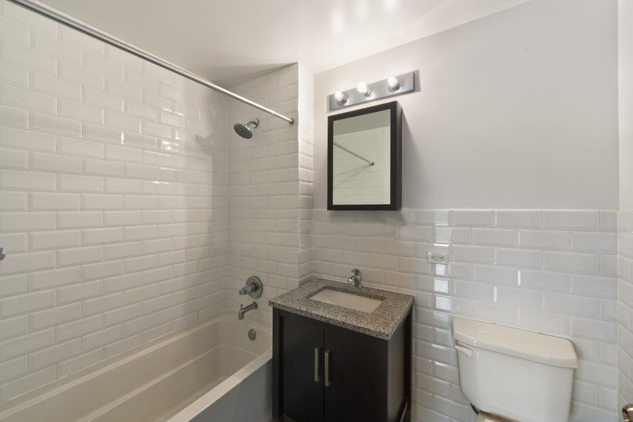 Susan's Court 454 Manhattan Avenue