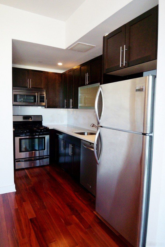 Susan's Court 454 Manhattan Avenue