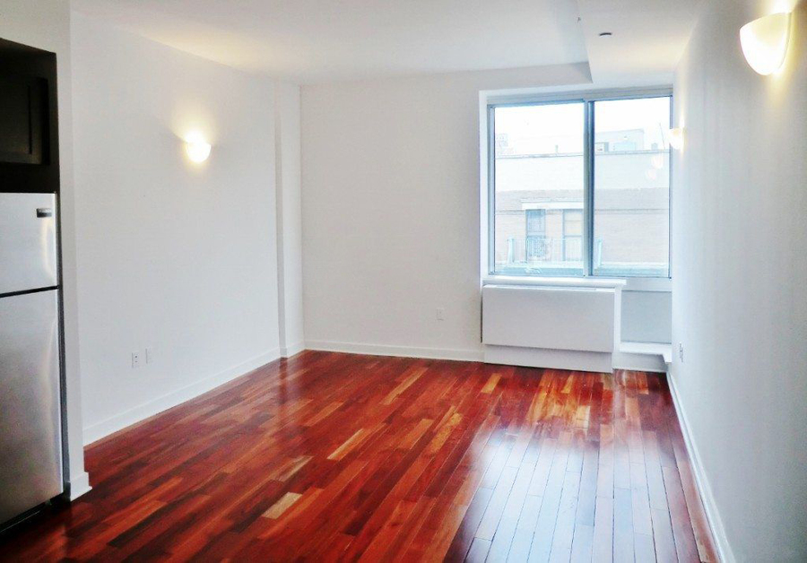 Susan's Court 454 Manhattan Avenue