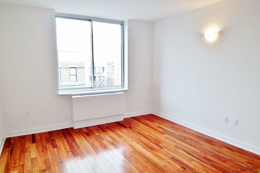 Susan's Court 454 Manhattan Avenue