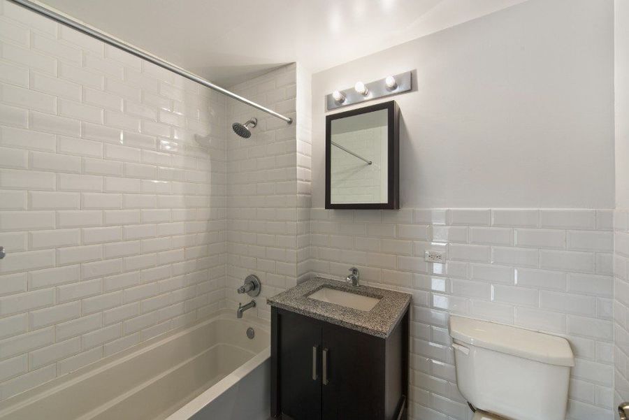 Susan's Court 454 Manhattan Avenue