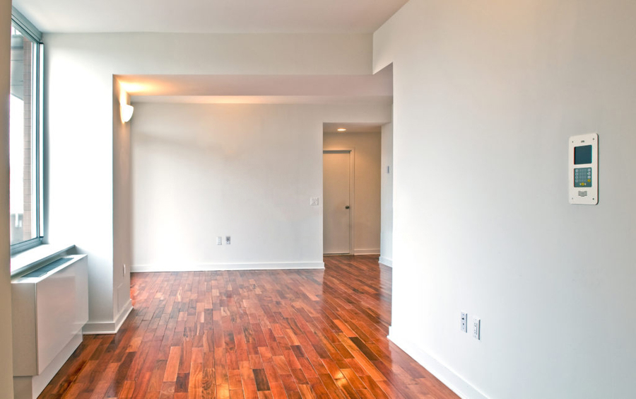 Susan's Court 454 Manhattan Avenue