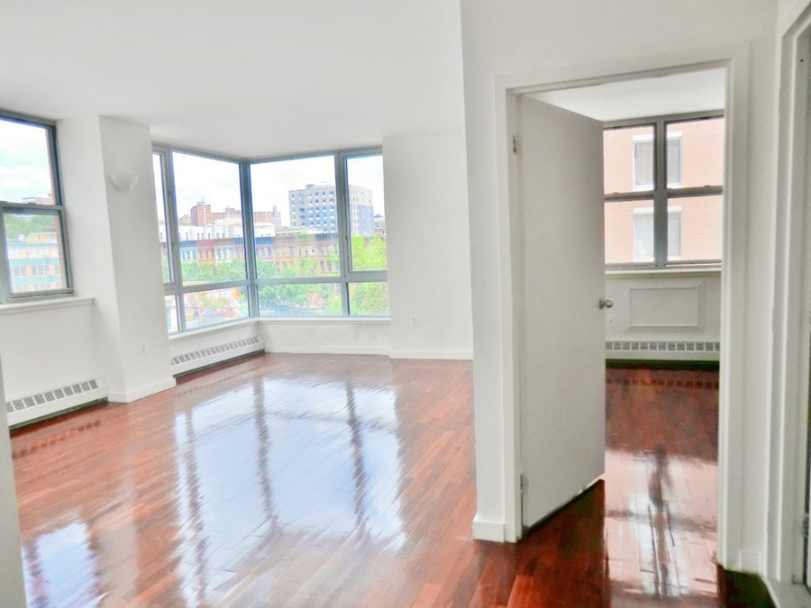 Manhattan Court 444 Manhattan Avenue