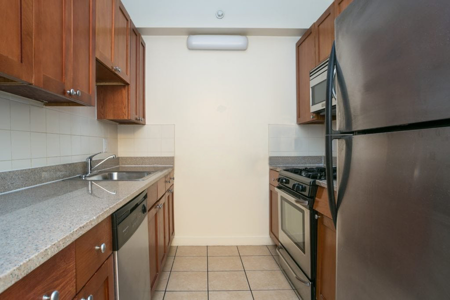 Manhattan Court 444 Manhattan Avenue