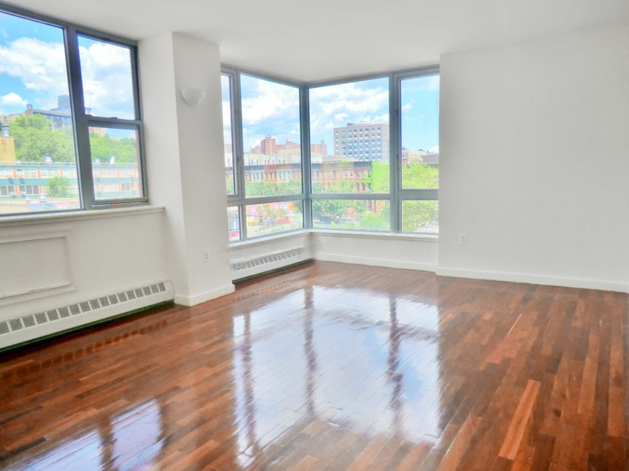 Manhattan Court 444 Manhattan Avenue