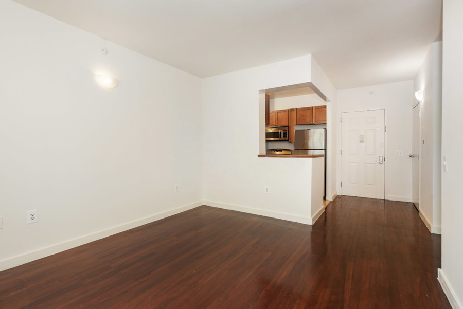 Manhattan Court 444 Manhattan Avenue