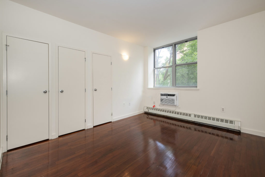 Manhattan Court 444 Manhattan Avenue