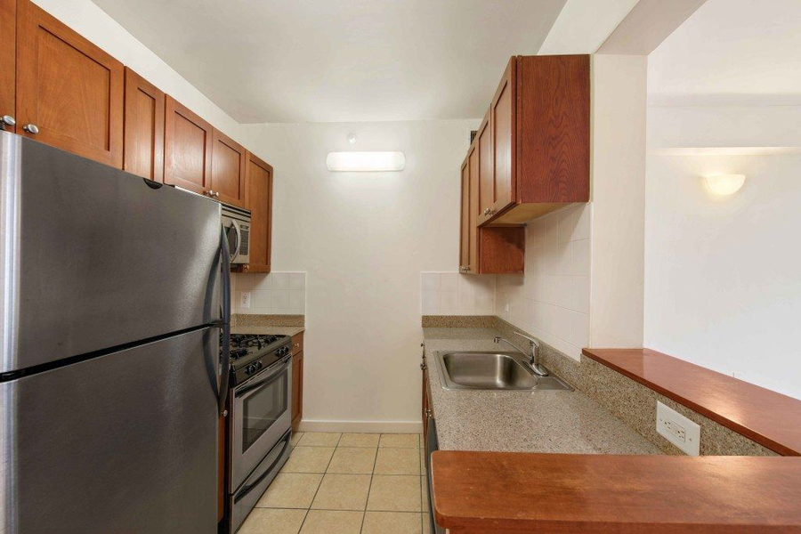 Manhattan Court 444 Manhattan Avenue