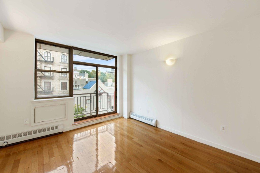 Manhattan Court 444 Manhattan Avenue