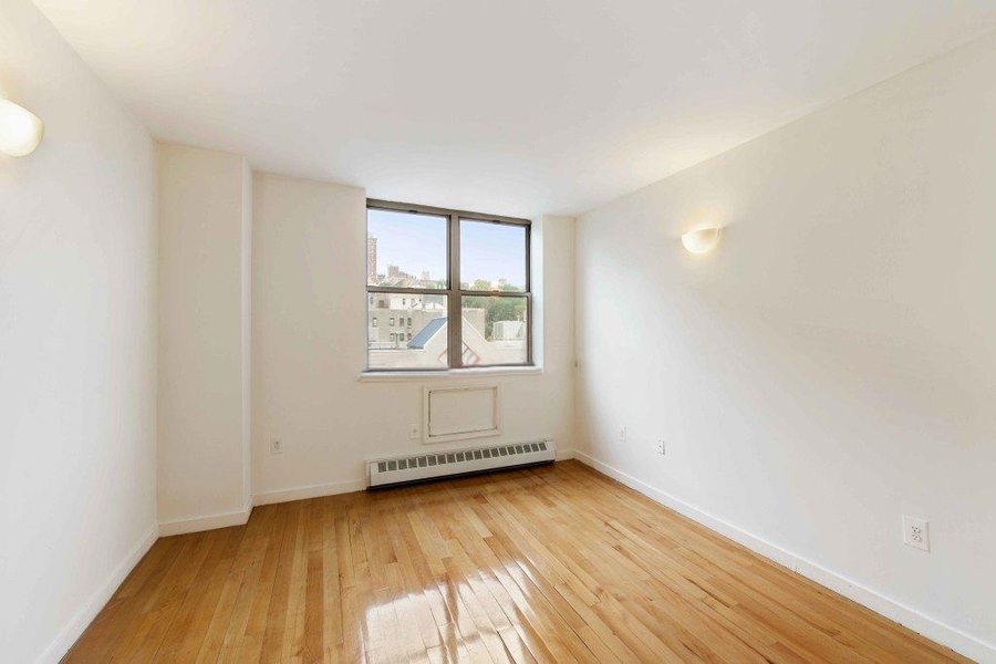 Manhattan Court 444 Manhattan Avenue