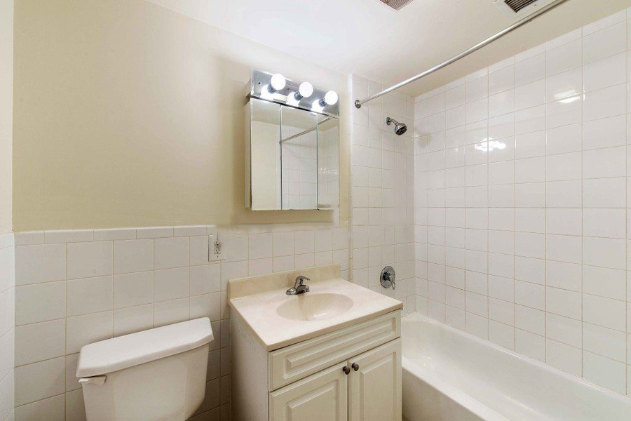 Manhattan Court 444 Manhattan Avenue