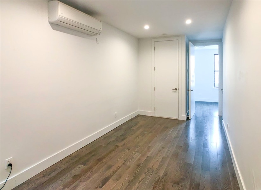  16-75 Woodbine Street