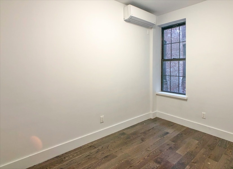  16-75 Woodbine Street