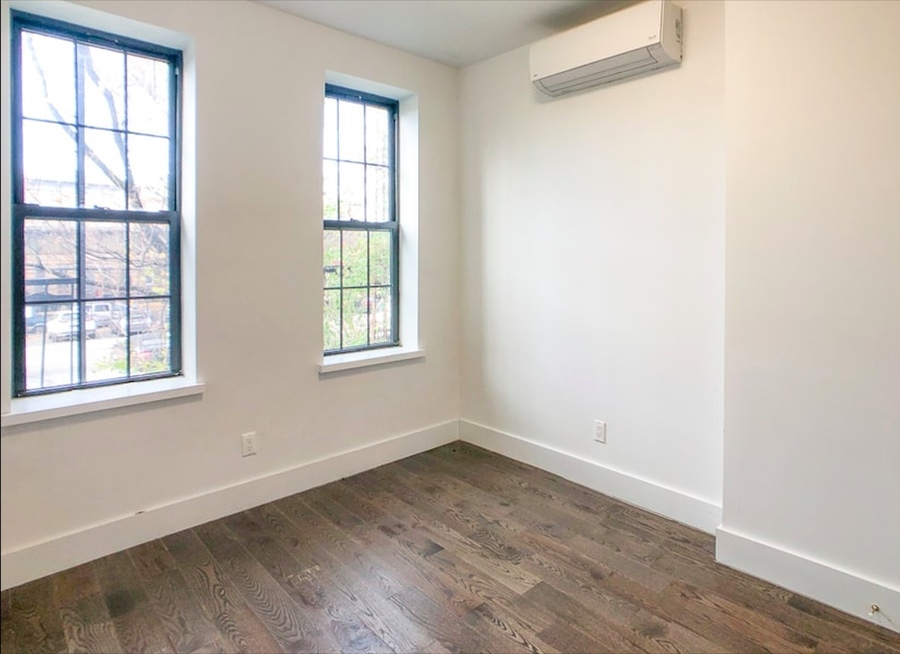  16-75 Woodbine Street