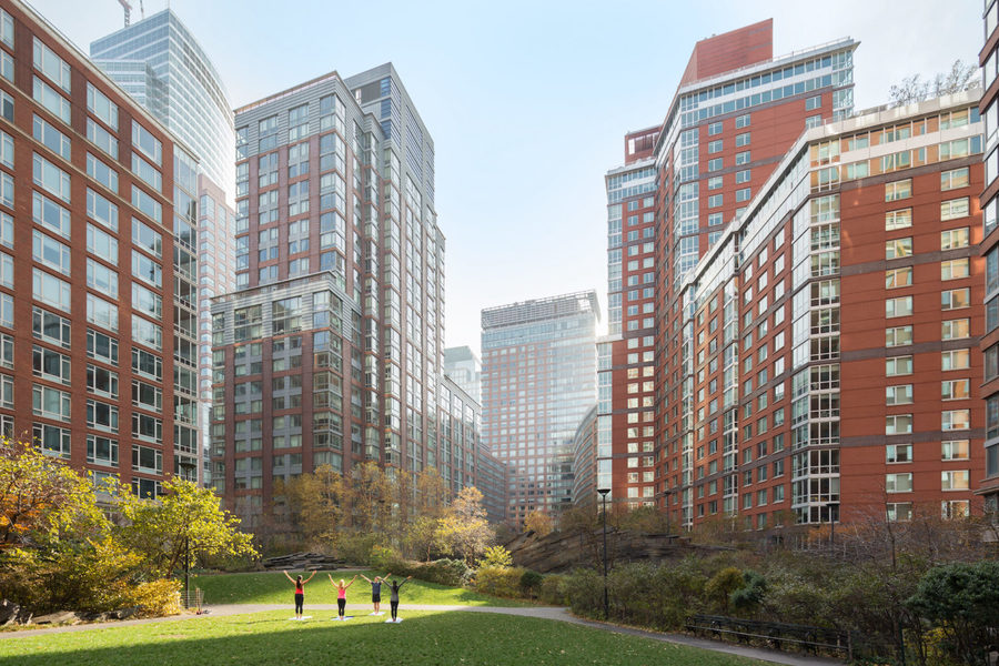 The Verdesian 211 North End Avenue