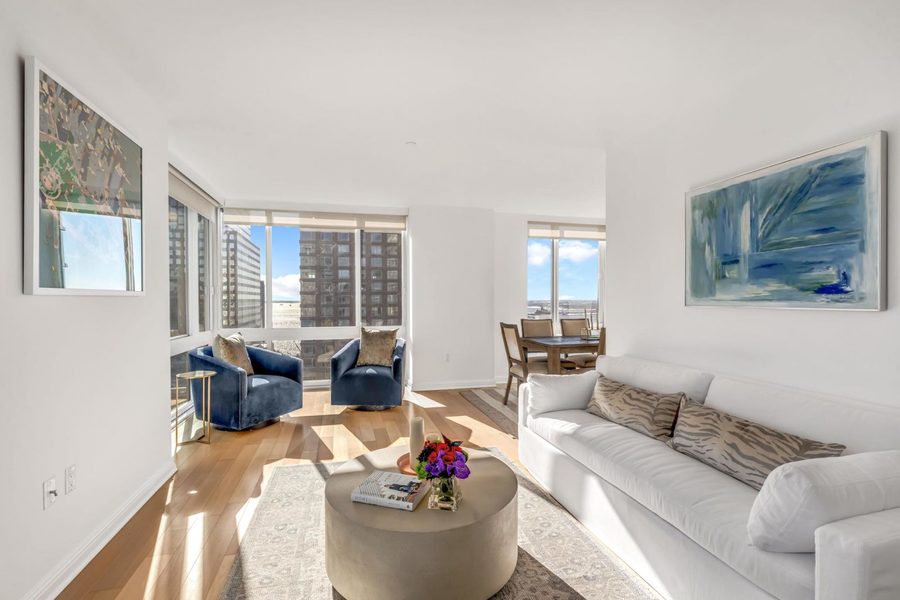 The Verdesian 211 North End Avenue