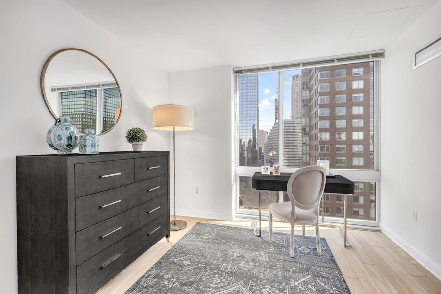 The Verdesian 211 North End Avenue