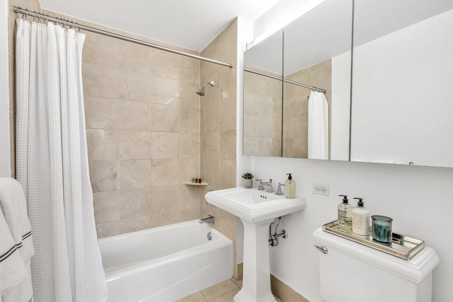 The Verdesian 211 North End Avenue