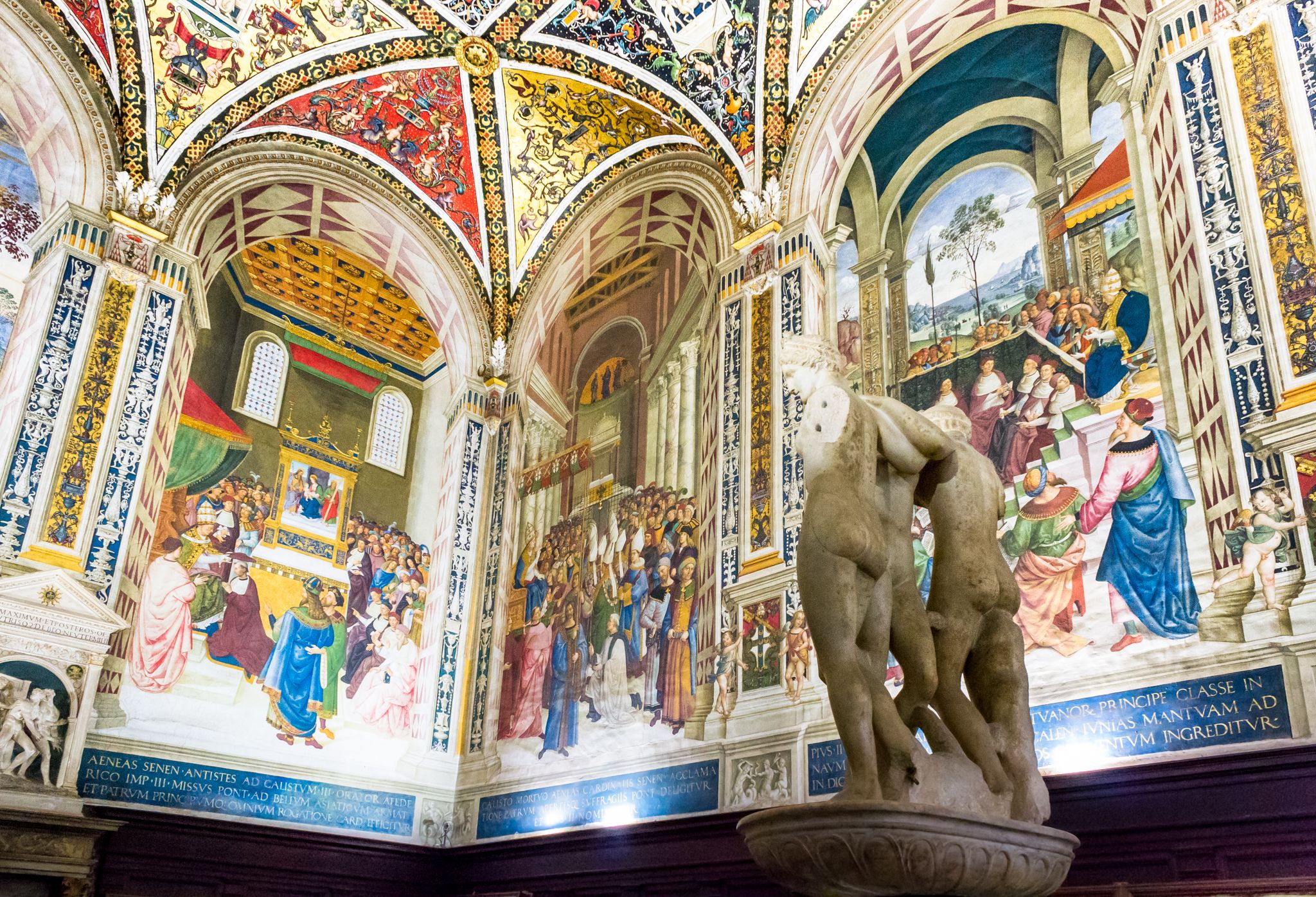 three dimensional views inside the Piccolomini Library, Siena Cathedral 