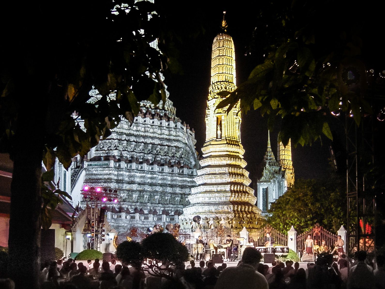 Wat Arun by night with dinner