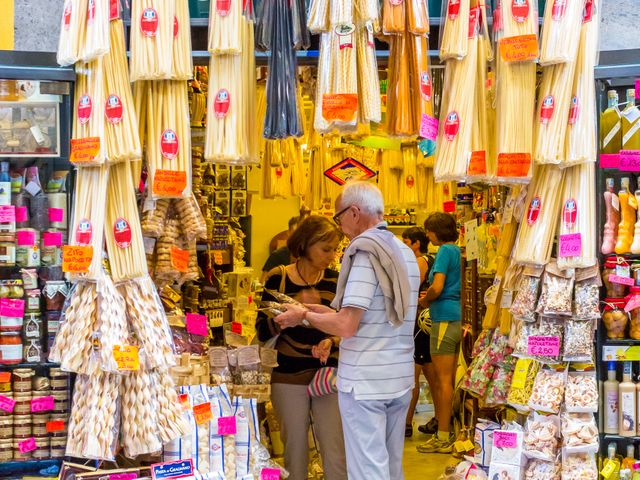pasta shop in Naples