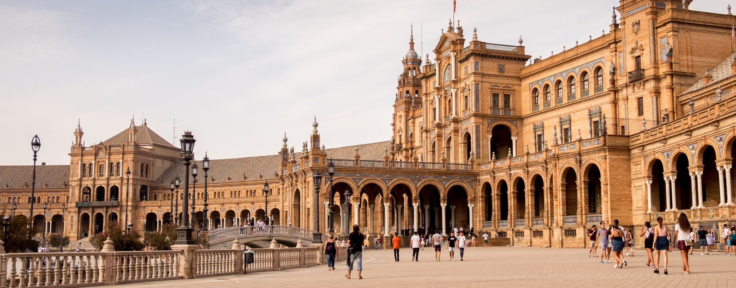 walk the Plaza de España