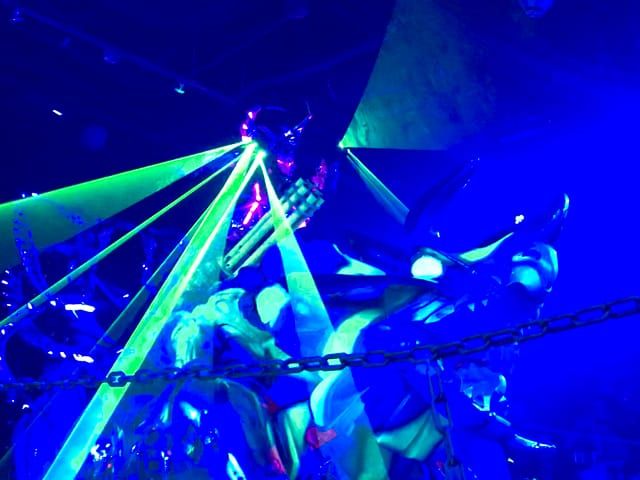 robot restaurant - dino rider