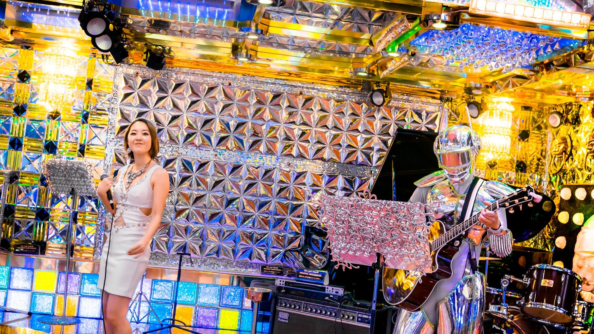 robot restaurant - pre-show entertainment