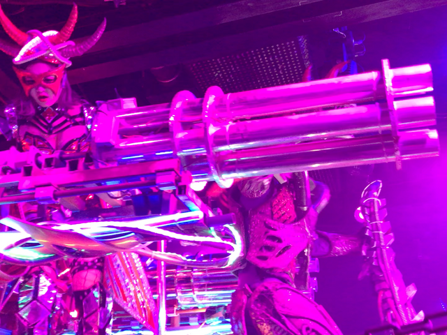 robot restaurant - evil gun witch