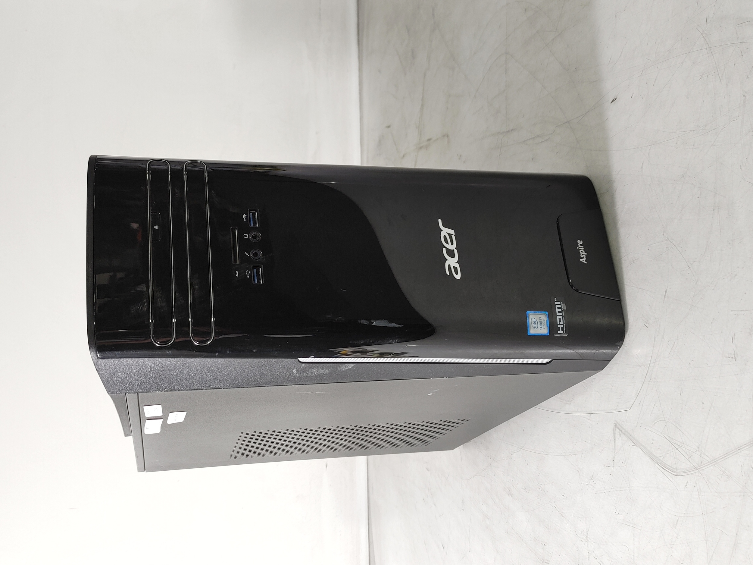 Acer Aspire TC-780 Core i7-7700 3.60 GHz 16 GB DDR4 No HDD